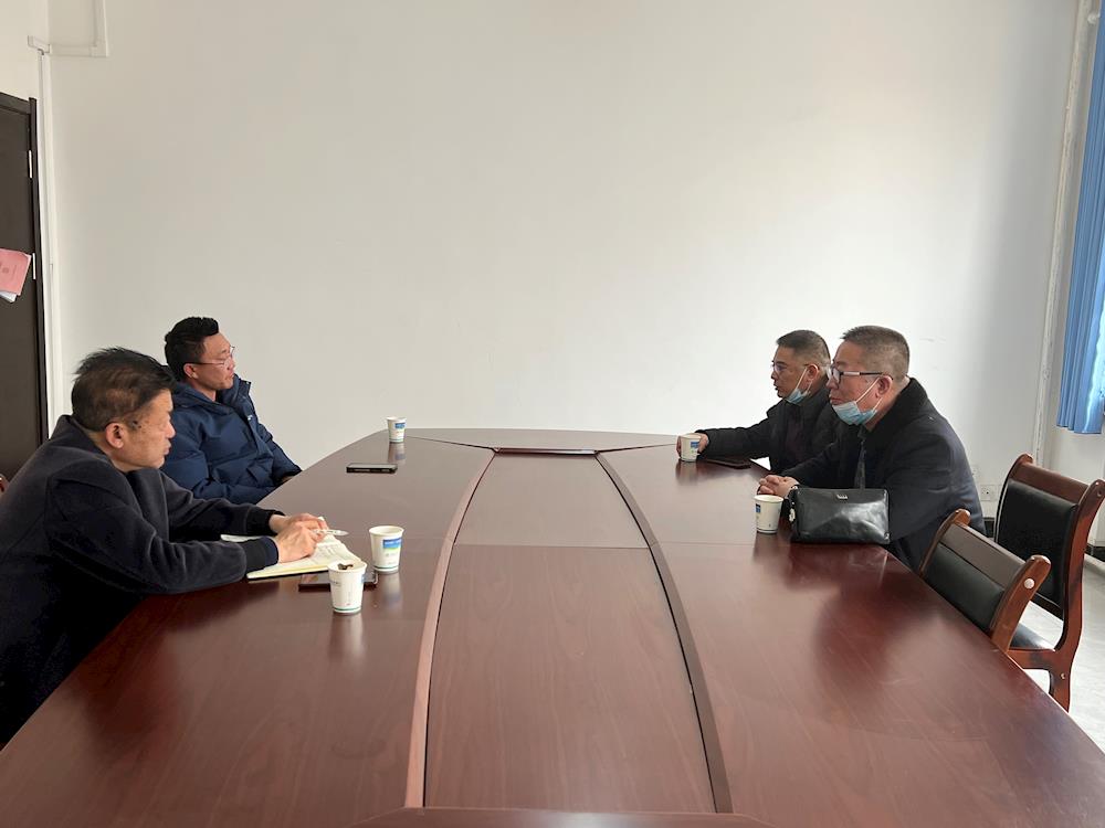 九天鵬有限責任公司一行  到八團考察調(diào)研