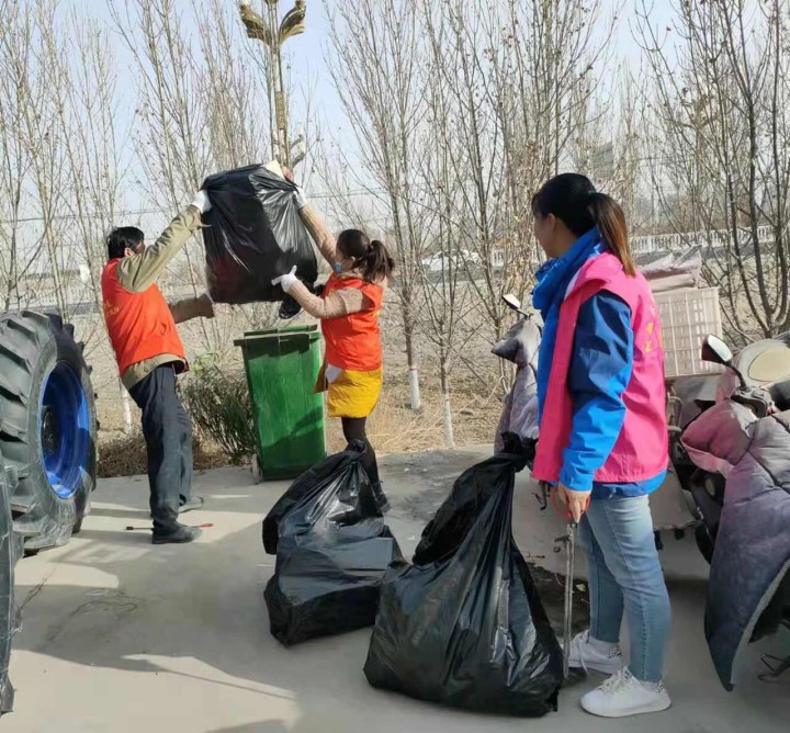 迎賓社區(qū)開(kāi)展“學(xué)雷鋒”環(huán)境衛(wèi)生整治志愿服務(wù)活動(dòng)