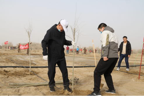 春意盎然、愛(ài)綠護(hù)綠，人社干部在行動(dòng)