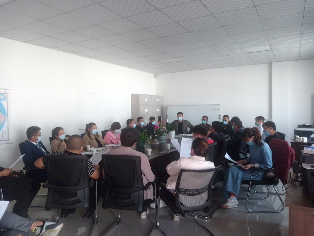 引進物業(yè)公司管理 攜手共創(chuàng)整潔社區(qū)