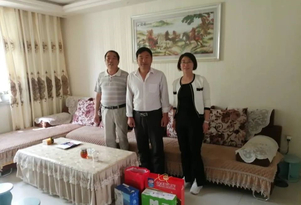 十四團開展“暖情五一 關愛勞模”慰問活動