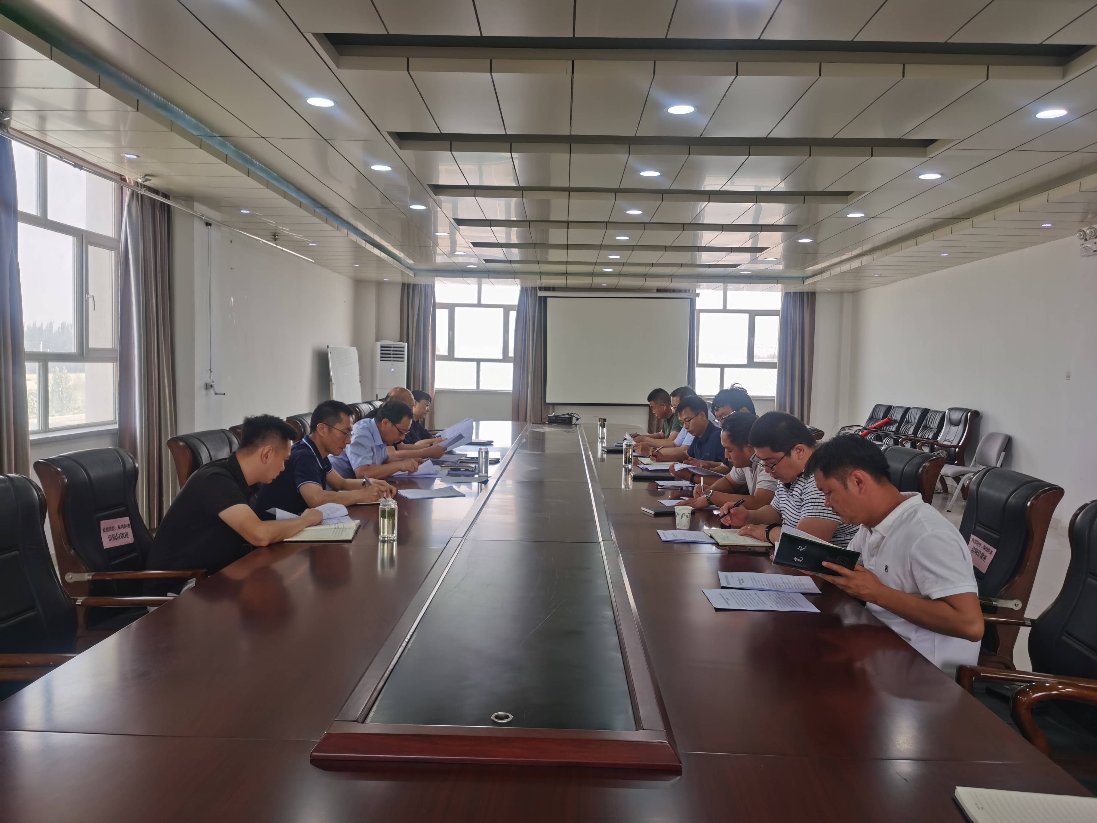 聚天紅果業(yè)公司組織召開(kāi)安委會(huì)第二次暨第二季度形勢(shì)分析研判會(huì)   