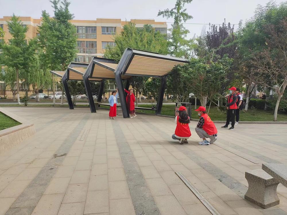 塔河社區開展“關愛老人 公益照相”志愿服務活動