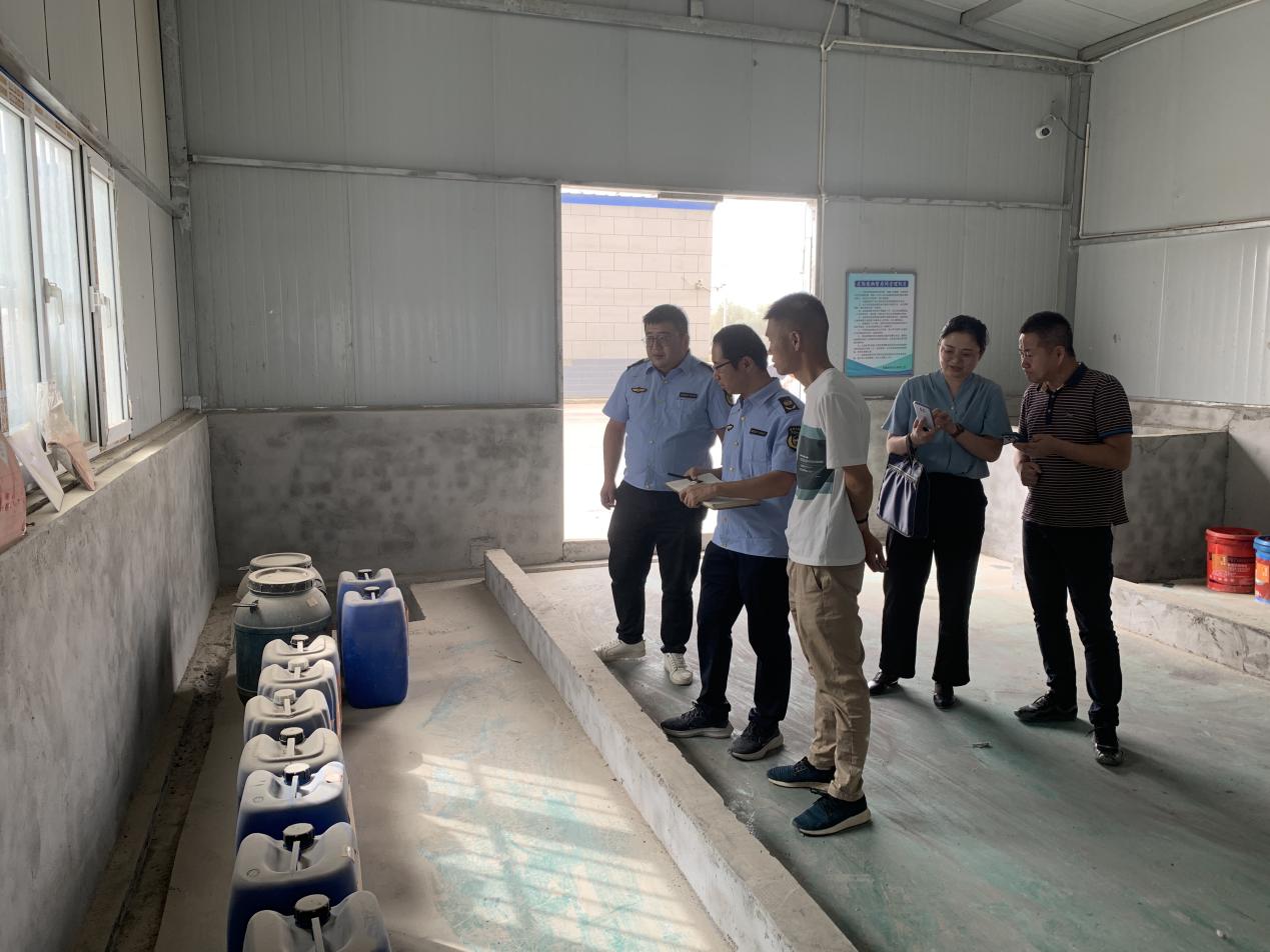 開(kāi)展危險(xiǎn)廢物專(zhuān)項(xiàng)檢查 師市生態(tài)環(huán)境局在行動(dòng)