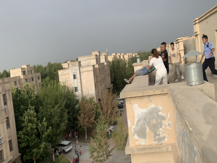 沙黑里克派出所成功營救一名輕生未成年女孩