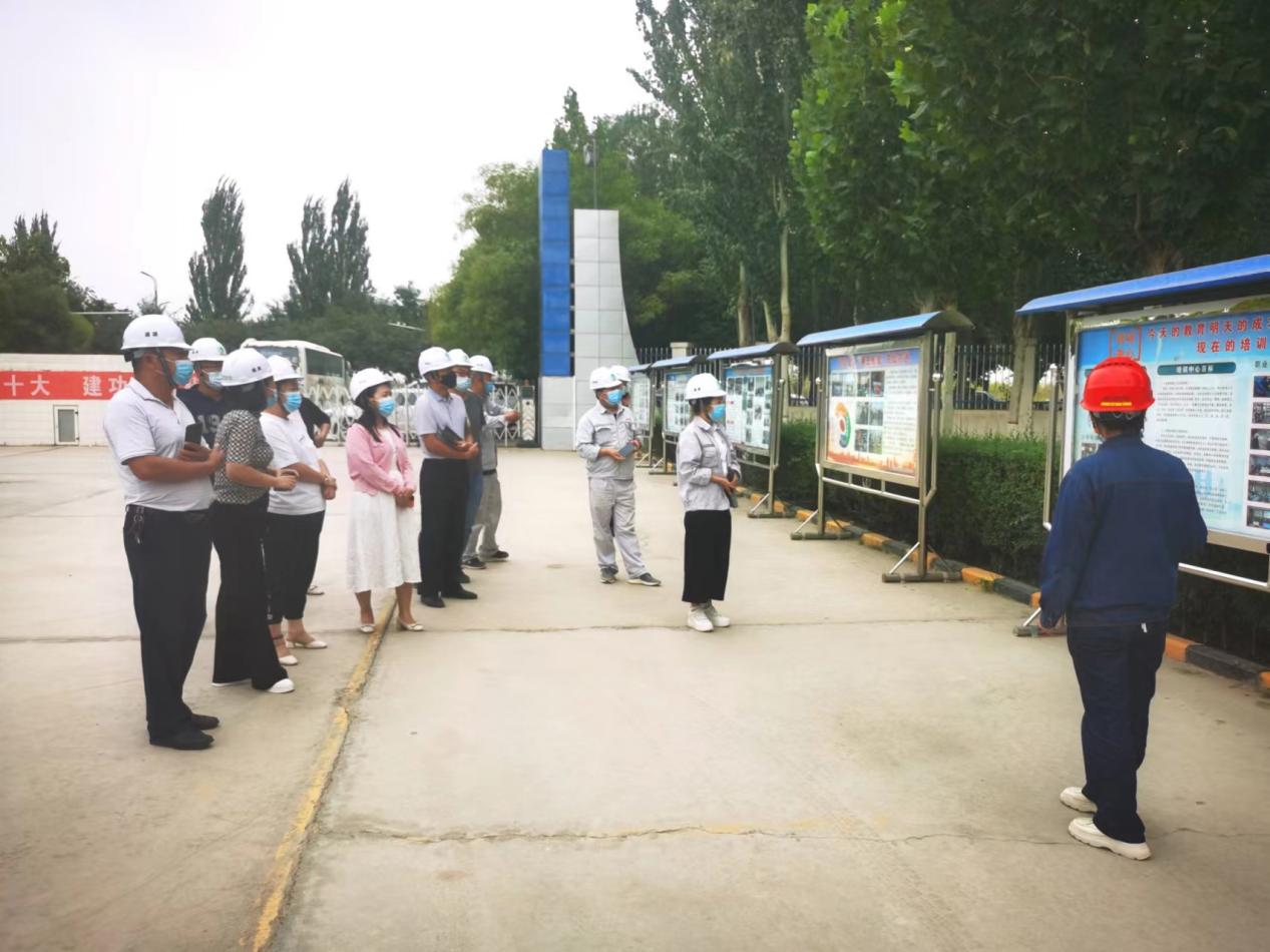 學(xué)先進(jìn)、看現(xiàn)場(chǎng)、明思路、補(bǔ)短板  ——師市國有企業(yè)參觀學(xué)習(xí)盛源熱電示范黨總支創(chuàng)建