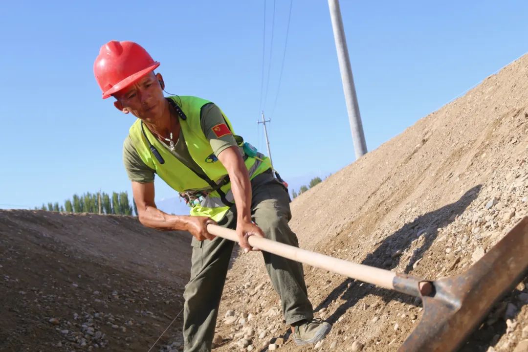 搶時節 修渠道 確保冬灌順利進行