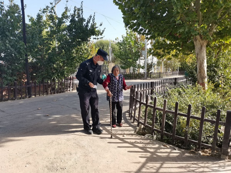 民警助力尋回走失老人