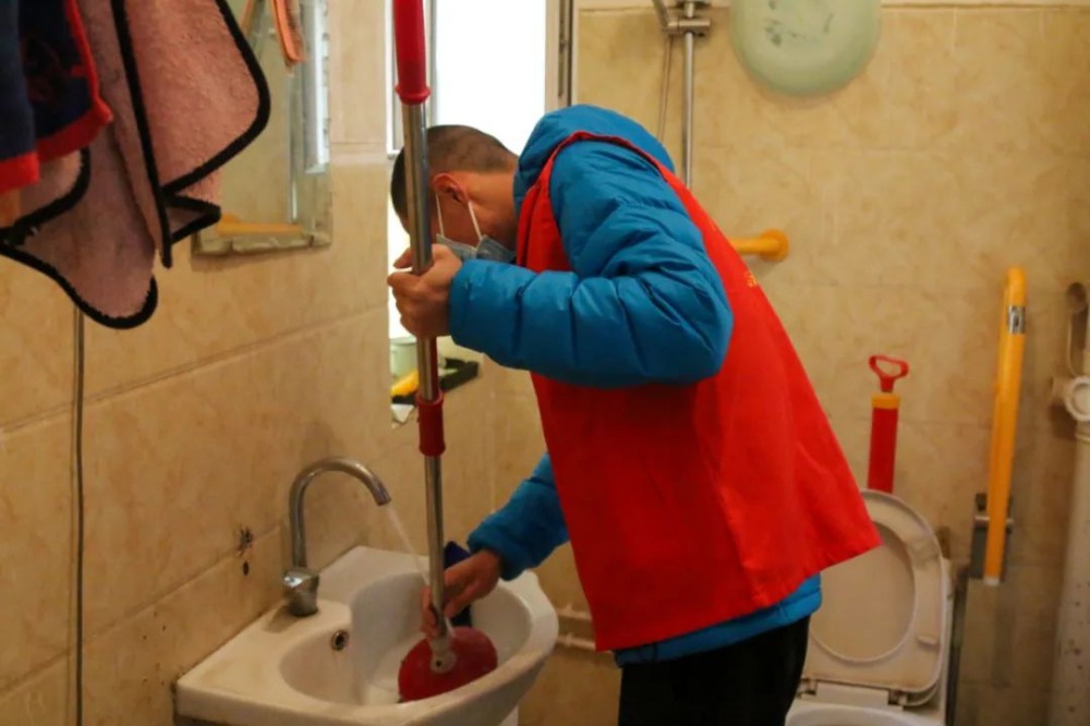 關懷困難群眾 真情溫暖人心