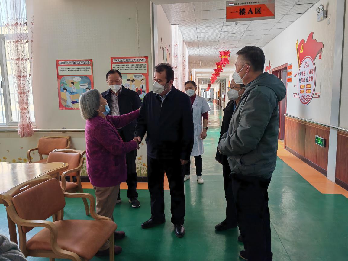 哈力木拉提·馬木提看望慰問養老機構在院老人