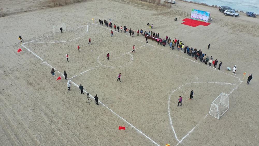 中西部地區縣域鄉村足球系列活動暨兵團第一師阿拉爾市十二團塔南鎮沙漠足球聯賽開賽