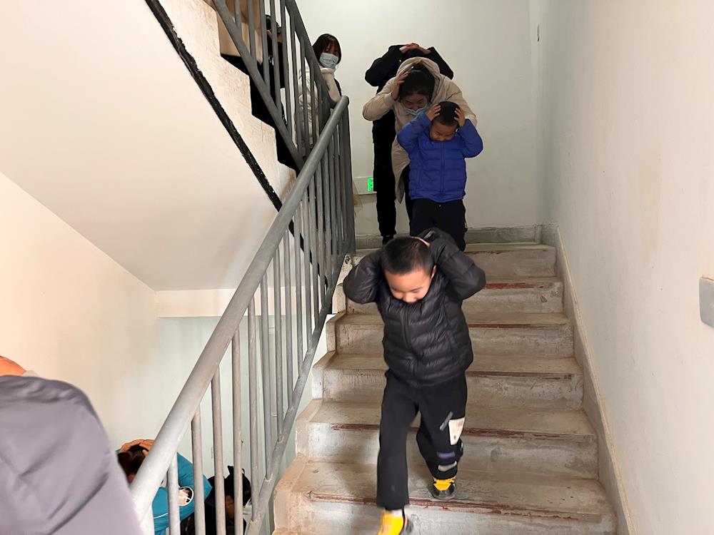 塔河社區開展防震減災應急疏散演練