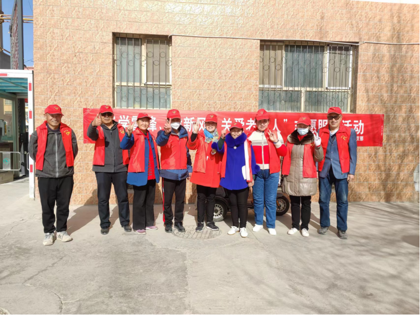 四團老黨員銀發工作室開展“學雷鋒，樹新風，關愛老年人”志愿服務活動