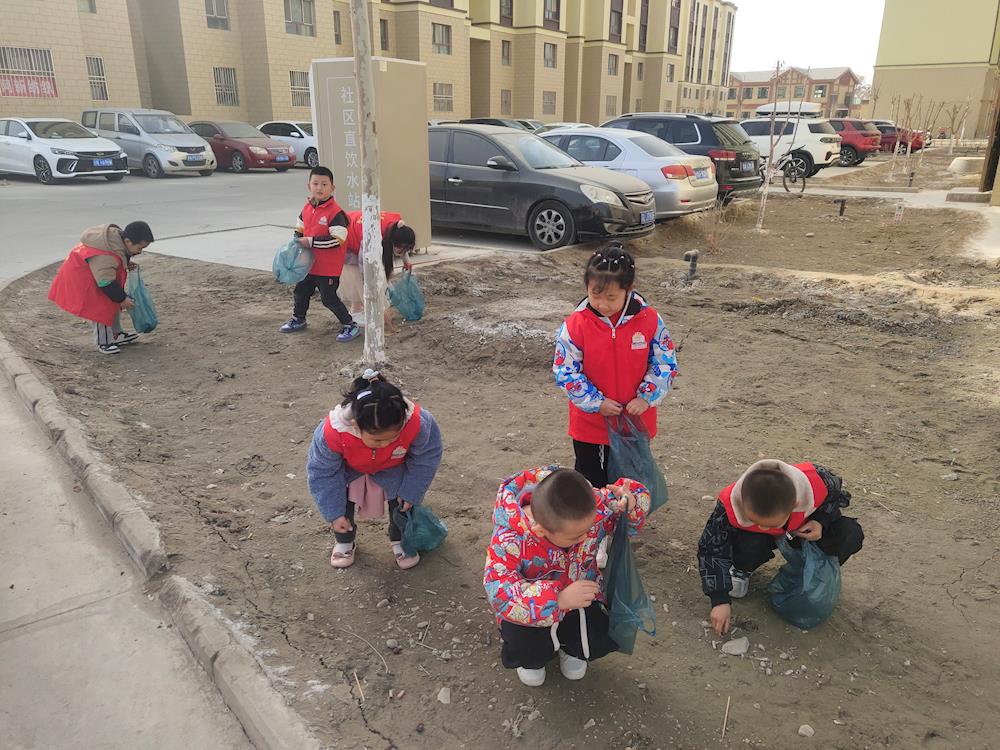 安居社區(qū)開展“小小雷鋒在行動(dòng)”志愿服務(wù)活動(dòng)