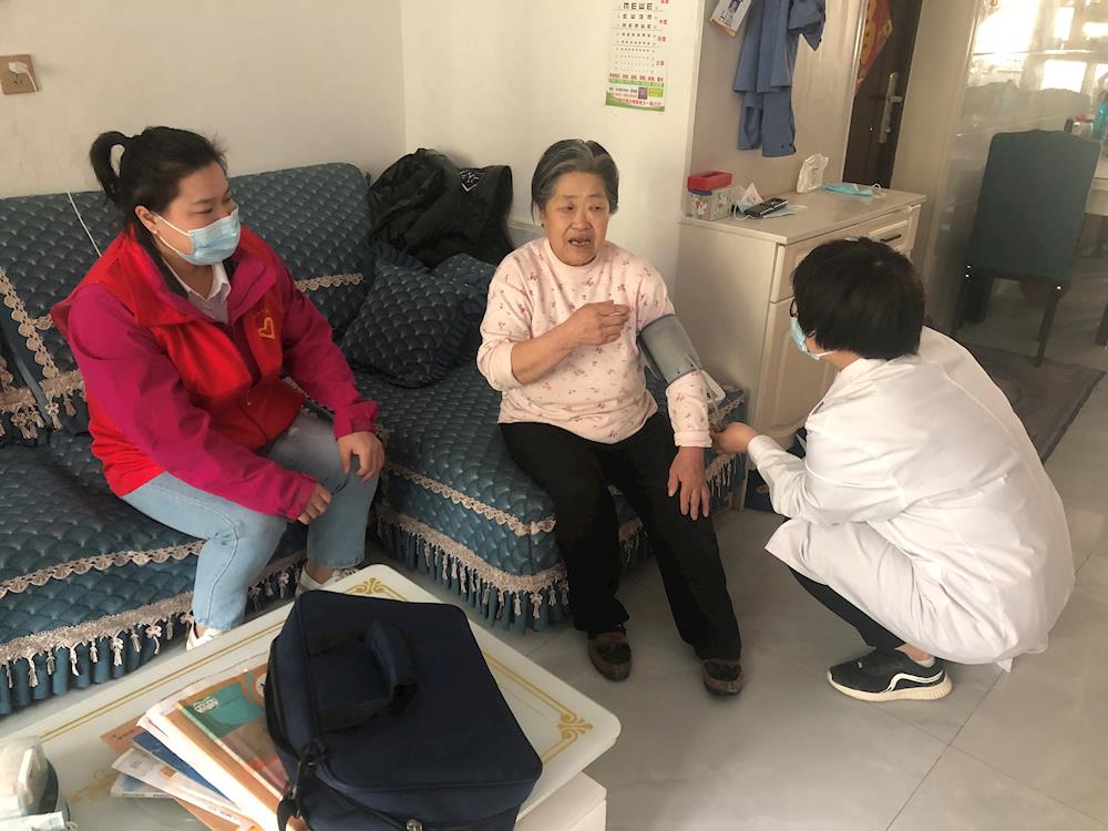青松路街道開展“關(guān)愛老人不停步 弘揚(yáng)敬老新風(fēng)氣”志愿服務(wù)活動(dòng)