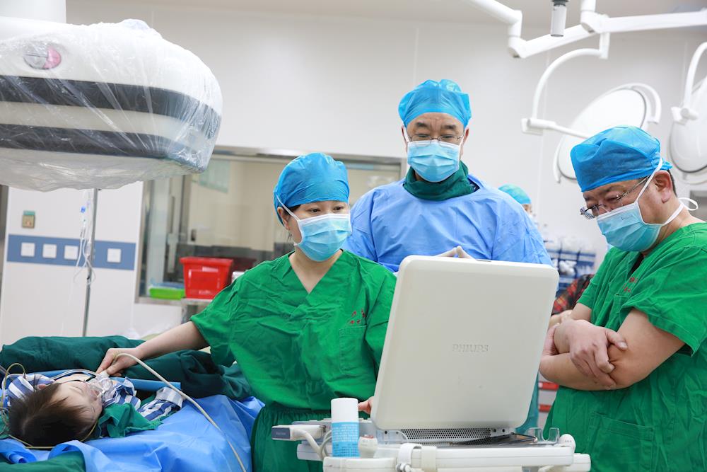 愛在春暖花開時 | 第一師醫院柔性援疆專家為南疆先心病患兒送福音