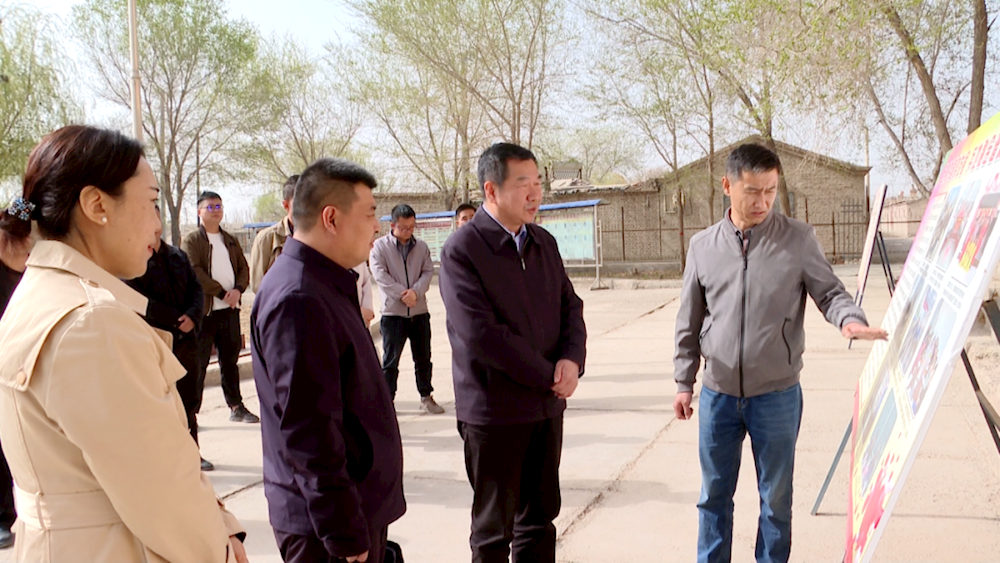 姜青山在一團調研兵地共建工作