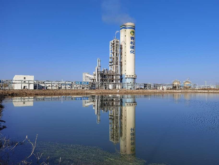 走綠色發(fā)展之路  打造“花園式”工廠  新疆青松化工用實際行動踐行“綠水青山就是金山銀山”理念   