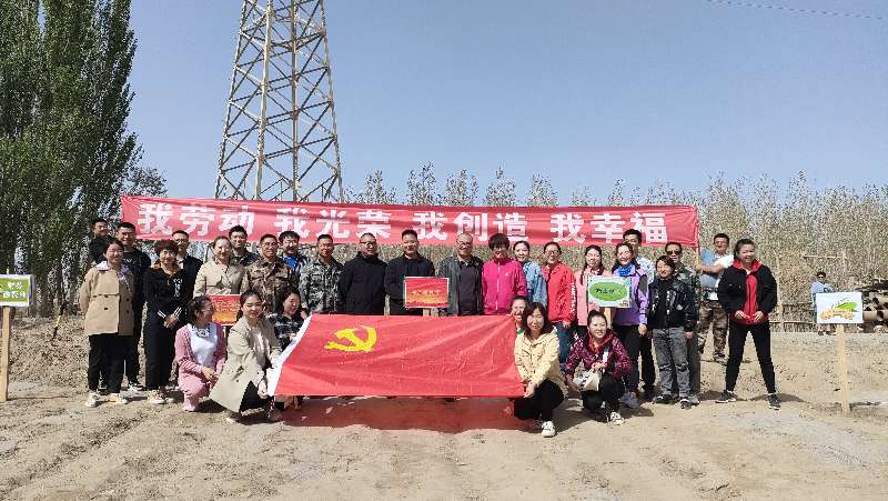 勞動最光榮，奮斗正當時 ——師市國資委黨支部聯(lián)合新鑫公司總部黨支部開展西瓜種植活動