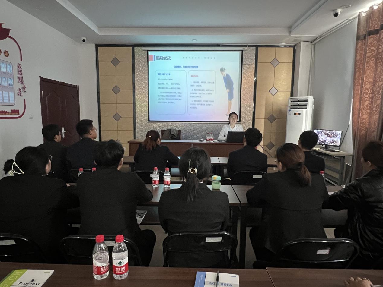 注重禮儀培訓(xùn) 提升服務(wù)形象