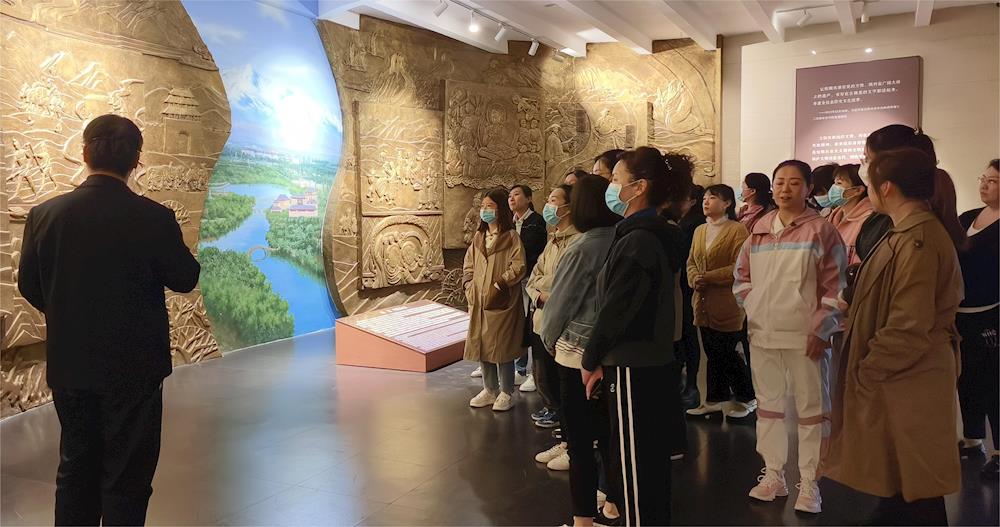 【5.12護士節】追尋紅色足跡 汲取奮進力量 | 第一師醫院組織全體護士長參觀阿克蘇地區博物館