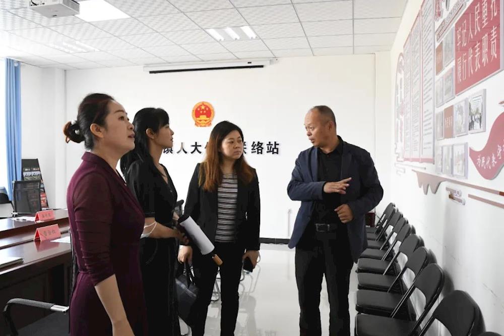 兵團(tuán)辦公廳調(diào)研組、市人大常委會(huì)一行到三團(tuán)走訪調(diào)研人大工作