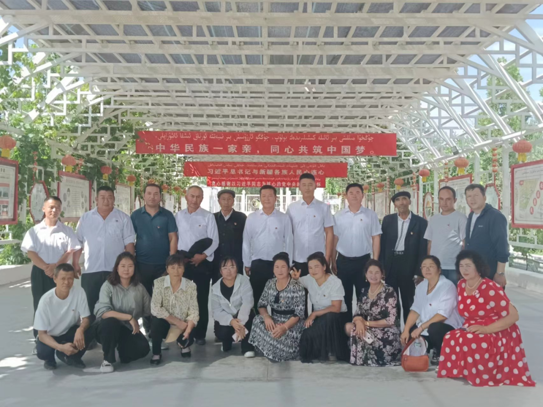 四團八連與英阿瓦提鄉特日木村聯合黨支部開展主題黨日活動