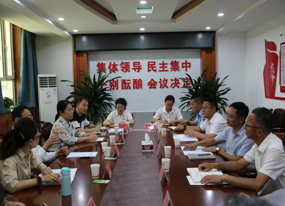 兵團人社局黨組書記、局長李鴻強一行蒞臨一師人社局調研指導工作