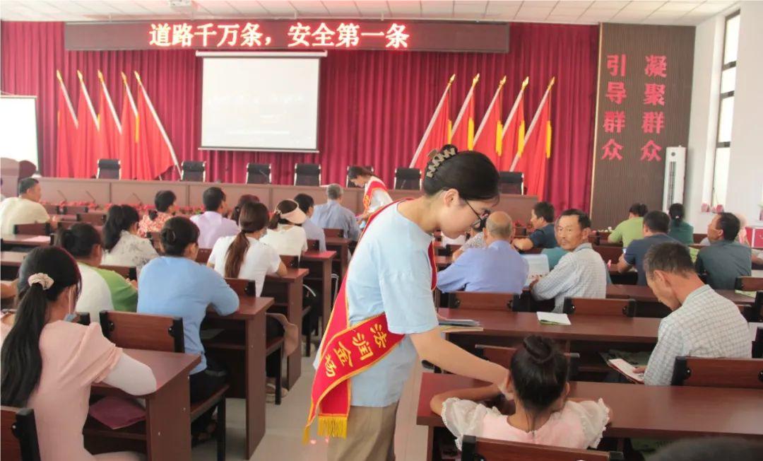 十四團(tuán)司法所開展道路交通安全宣傳活動(dòng)