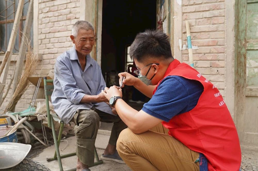 愛暖人心 志愿有我丨十一團組織志愿者開展敬老助殘志愿服務活動