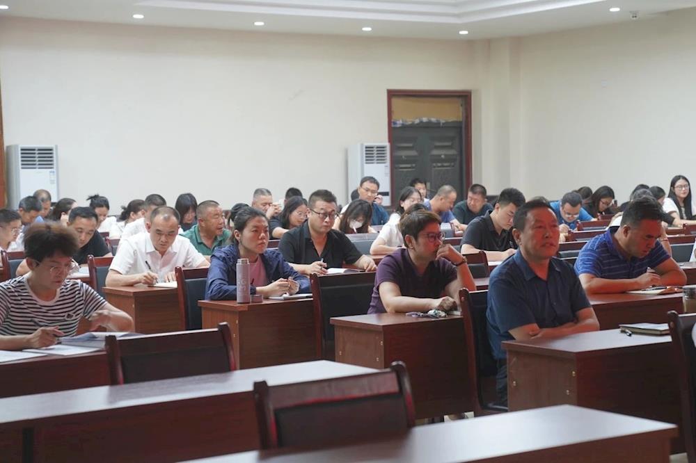 健康阿拉爾 | 十一團(tuán)黨委聯(lián)合平安產(chǎn)險(xiǎn)開展醫(yī)療健康下基層活動(dòng)