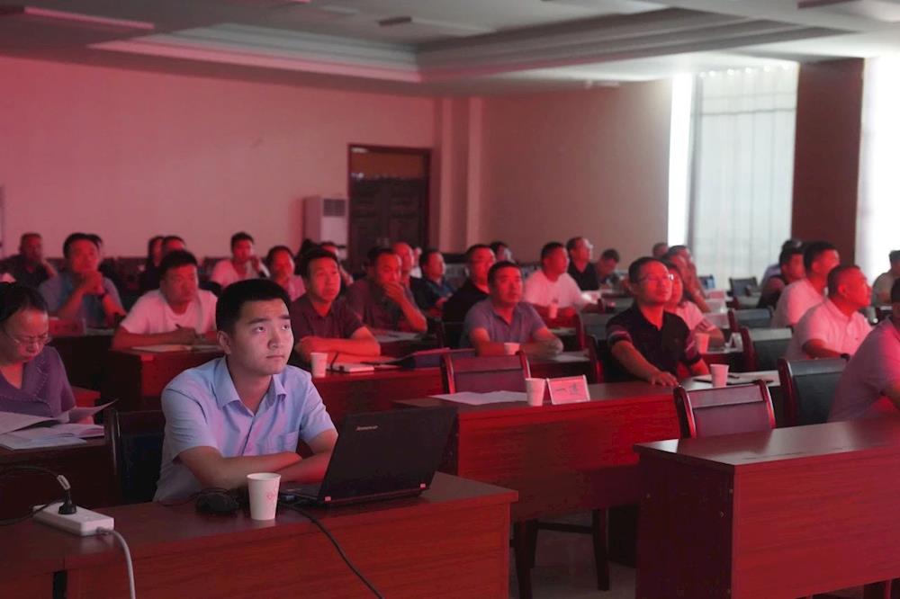 十一團花橋鎮召開2023年創建國家衛生城鎮暨連隊人居環境整治工作推進會