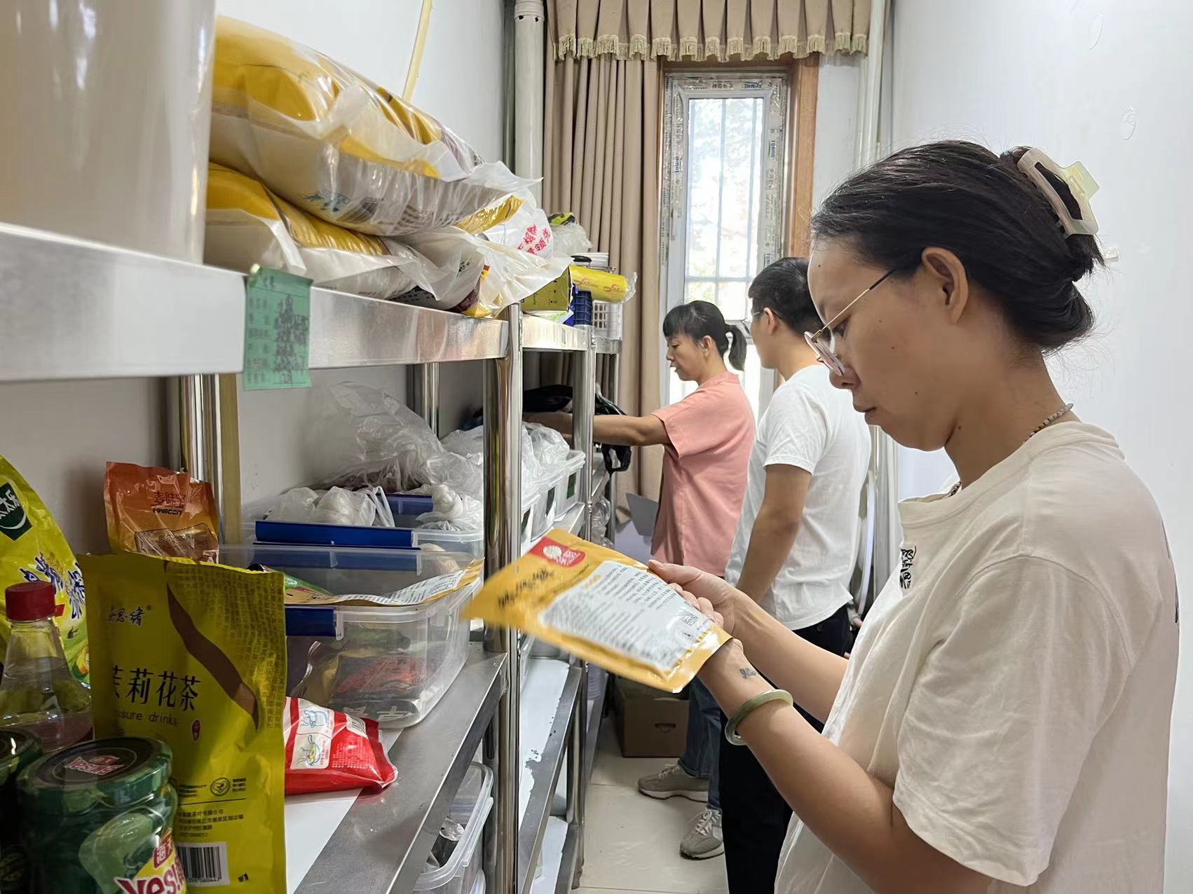 以突擊檢查為抓手，把好員工“入口關”