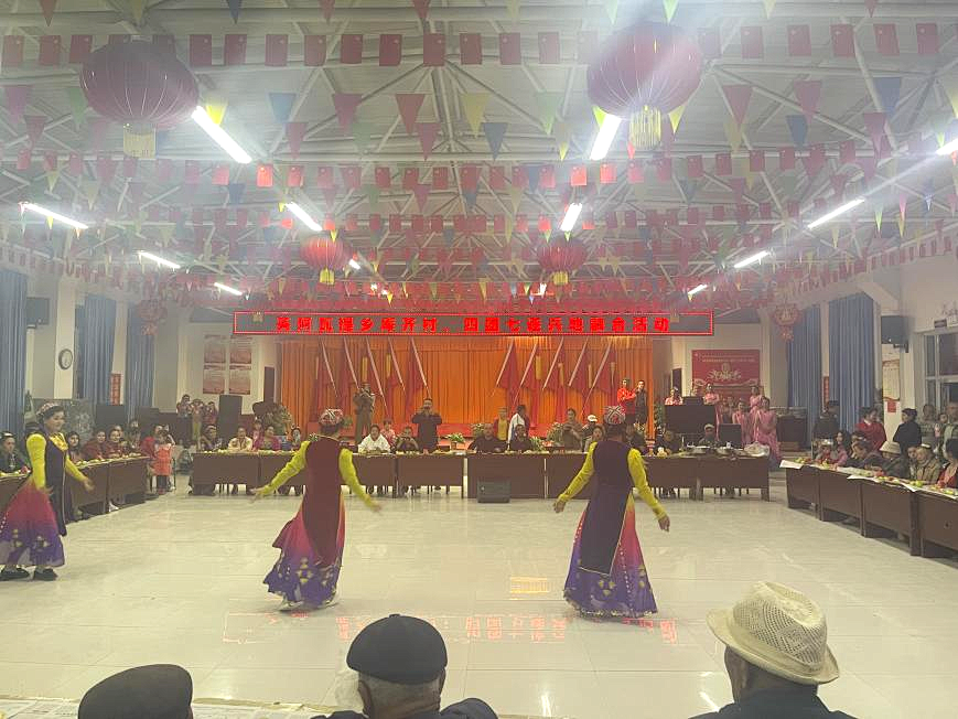 和諧鄰里、共度中秋——四團(tuán)七連聯(lián)合英阿瓦提鄉(xiāng)庫齊村開展“迎中秋知中秋繪中秋”主題活動