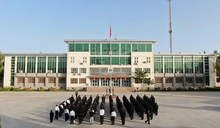 六團隆重舉行慶祝中華人民共和國成立74周年升旗儀式