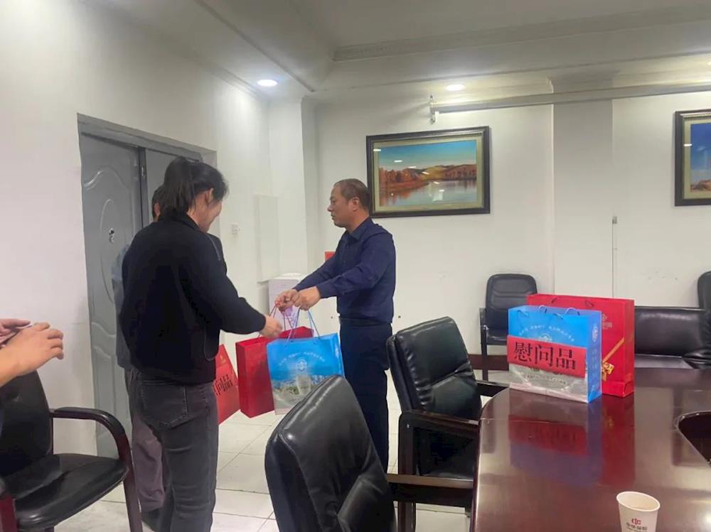 師市總工會(huì)對(duì)十二團(tuán)困難職工建檔工作開展調(diào)研