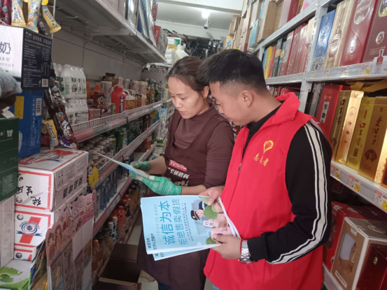 二團(tuán)新時(shí)代文明實(shí)踐所開(kāi)展“誠(chéng)信經(jīng)營(yíng) 放心消費(fèi)”科普活動(dòng)