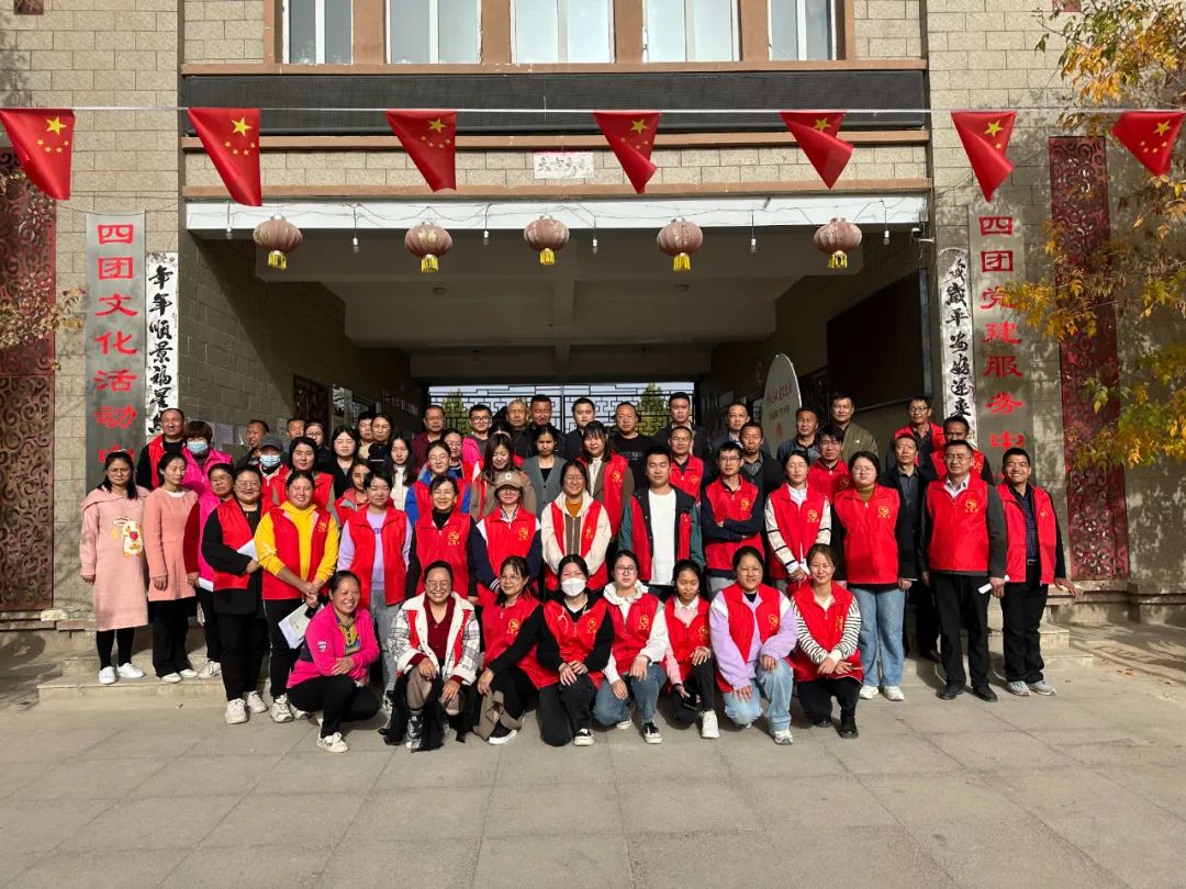四團(tuán)組織在職黨員到社區(qū)開(kāi)展志愿服務(wù)活動(dòng)