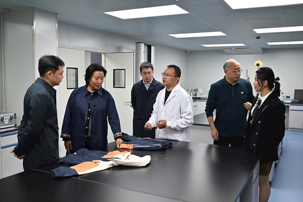 遼寧省檢驗(yàn)檢測(cè)認(rèn)證中心一行在第一師阿拉爾市調(diào)研棉花公證工作和棉花產(chǎn)業(yè)發(fā)展情況