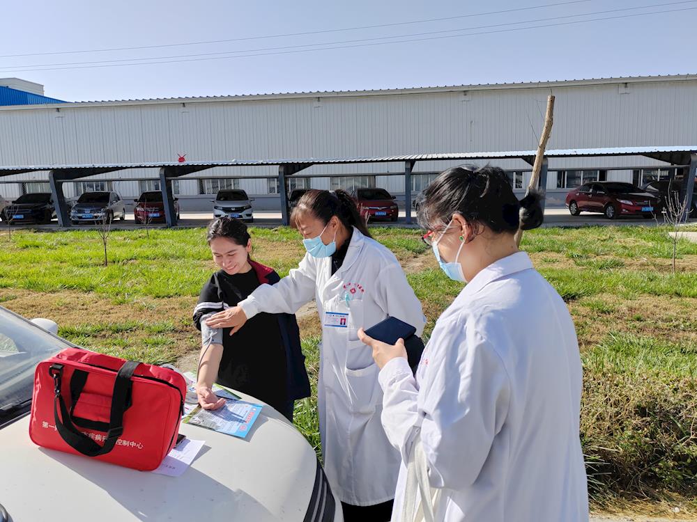 我為群眾辦實事 | 青松路街道迎賓社區開展“健康知識宣講暨流動義診”活動