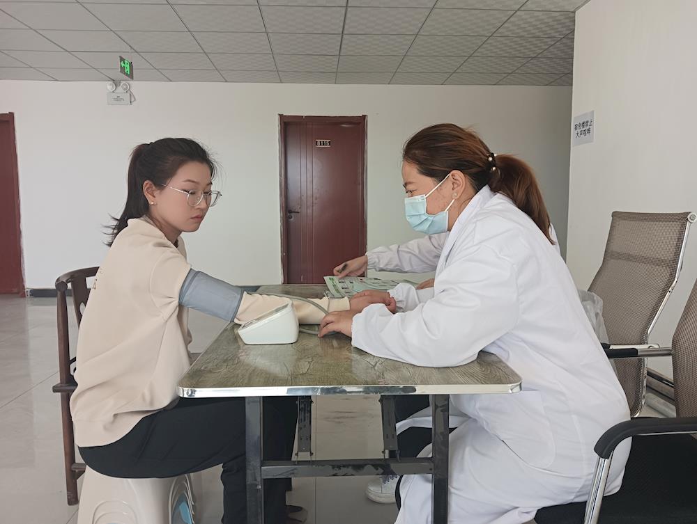 我為群眾辦實(shí)事 | 健康義診進(jìn)企業(yè) 家庭醫(yī)生解疑難