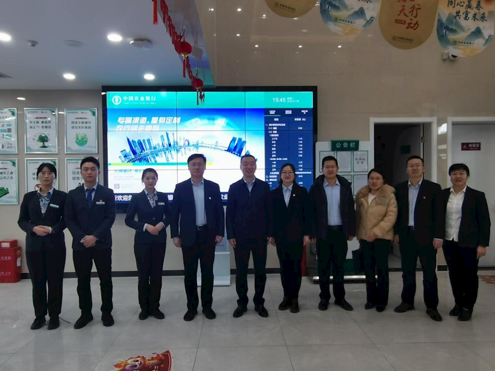 師市黨委常委、副師長馮陽一行慰問 金融機構干部職工
