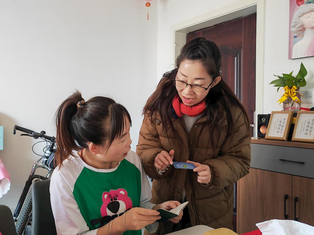 我為群眾辦實事 | 上門發放殘疾證 貼心服務送到家