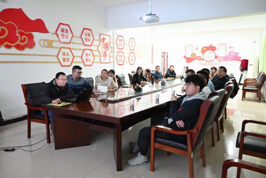 塔里木大學機械電氣化工程學院院長張宏一行 在兵團國家質檢中心考察交流