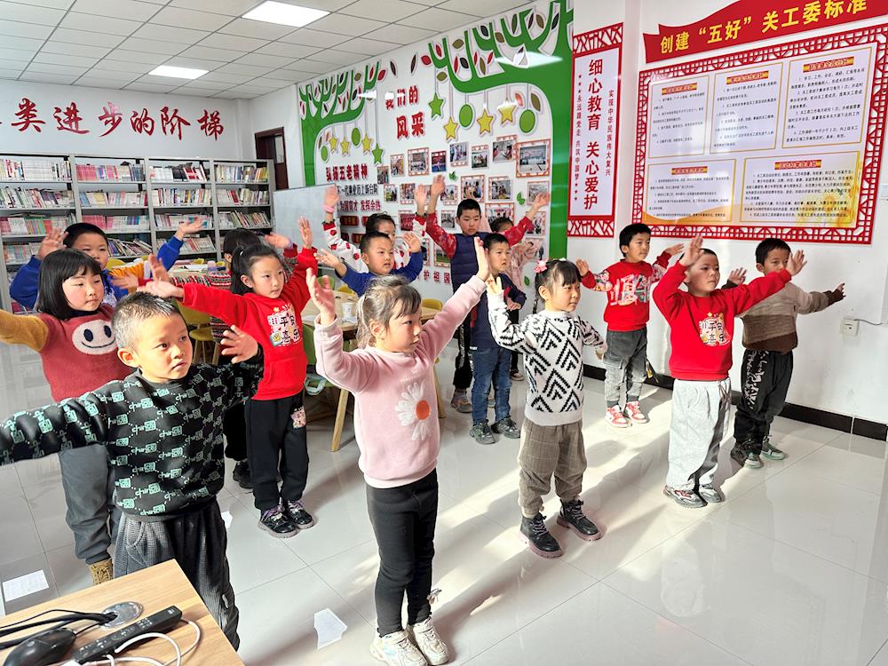 第一師阿拉爾市六團”七彩假期”歡樂多