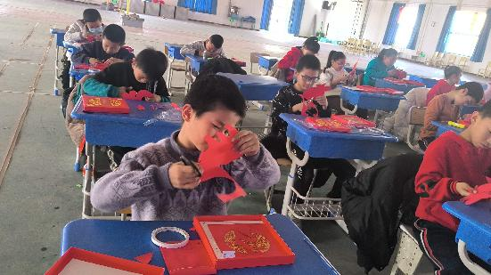 第一師阿拉爾市十六團“七彩假期”順利結業