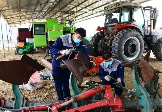 不誤農時不誤春，春耕備耕正當時