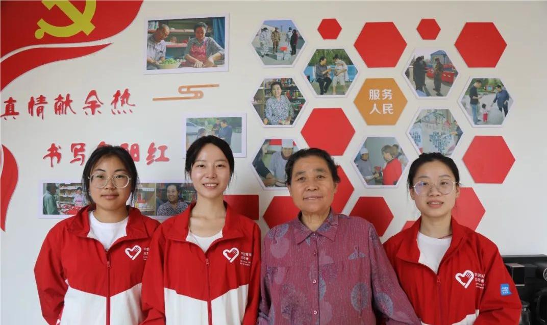 十四團團委組織開展“賡續紅色血脈·弘揚敬老美德”尋訪老軍墾活動