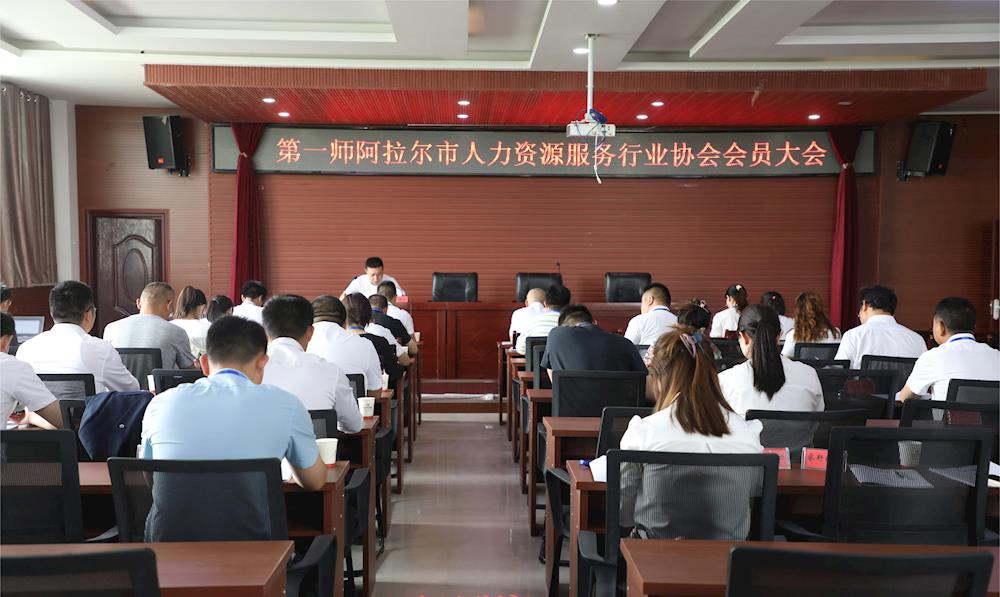 ·師市人社局始終將“我為群眾辦實事”貫穿始終，為群眾解困解難