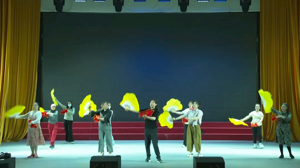 阿拉爾市文化圖書館赴一團開展文化文藝下基層活動